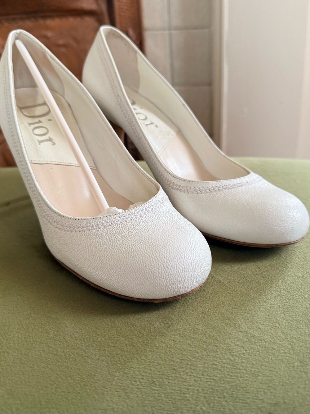 Dior White Round-Toe Leather Pumps 7.5US/37.5